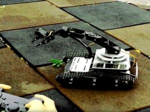 Raspberry Pi – XiaoR Geek: Der Roboter mit Greifarm Screenshot youtube.com