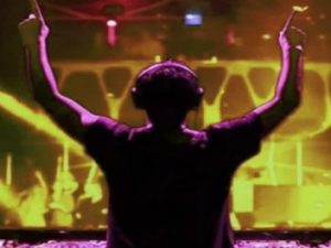 Lausitzhalle Hoyerswerda: „Haus der Berg- und Energiearbeiter und ist ein Kultur- und Tagungszentrum am Lausitzer Platz“ Screenshot twitter.com