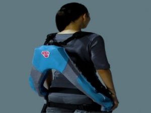 Muscle Suit Every: Das pneumatische Exoskelett Screenshot youtube.com