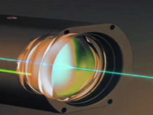 Fujifilm SX800: „Nummernschild eines Autos aus einer Entfernung von einem Kilometer zu fokussieren“ Screenshot youtube.com