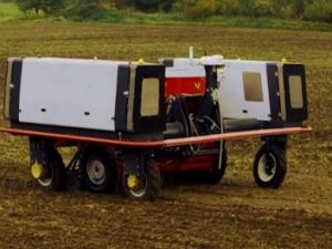 Robotti 150D: Der selbstständig-fahrende Werkzeugträger für die Landwirtschaft Screenshot youtube.com