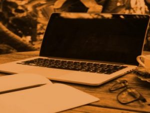 "Verwenden Sie Acrobat im Browser, um PDF-Dateien anzuzeigen, zu konvertieren, zu komprimieren und zu unterzeichnen" Screenshot youtube.com