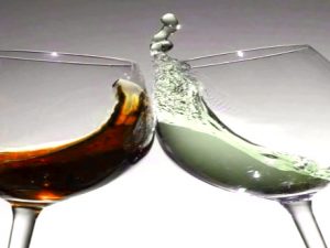 - W Ε R Β U Ν G - REINKEDESIGN mit Weinflaschen: "Hochwertige Design-Weinregale aus Edelstahl" Screenshot youtube.com