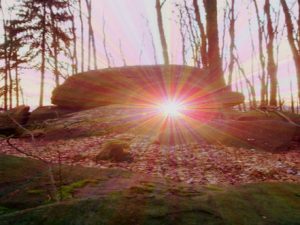 Steinerne Lausitzer Himmelsscheibe - "Die gleiche Beobachtungsweise gestattet wie auf der Himmelsscheibe von Nebra" Screenshot wikipedia.org